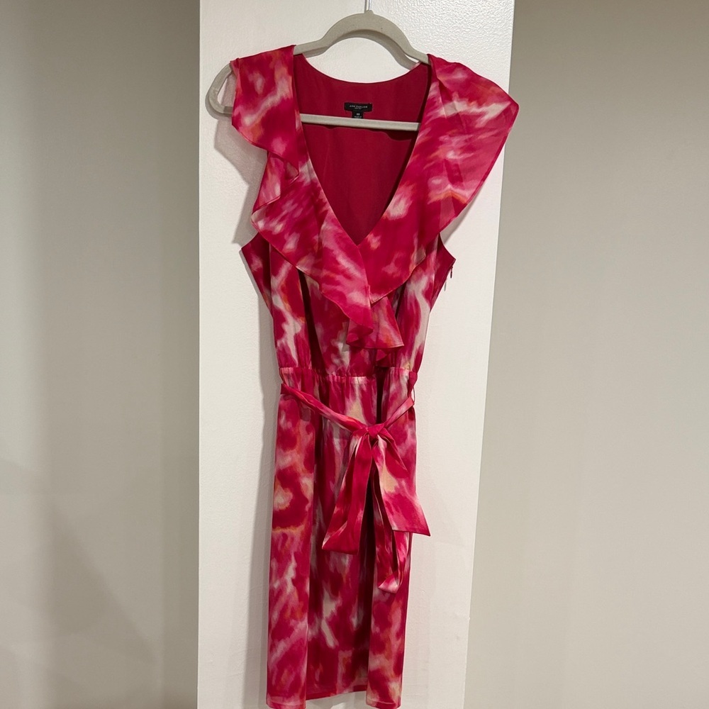 Ann Taylor fuscia silk v neck tie and waist dress 
Size 10